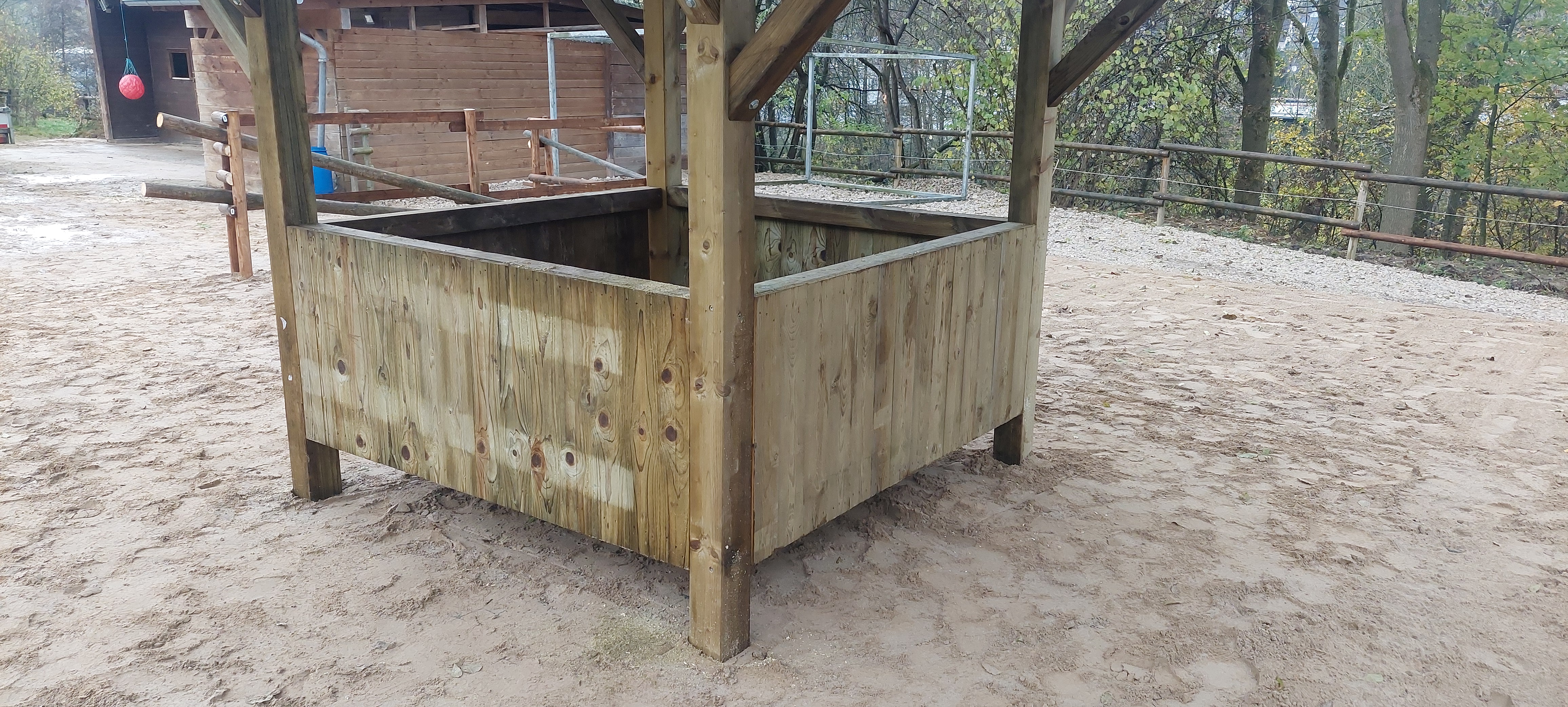 Heu-Fütterung mit Trapezblechen