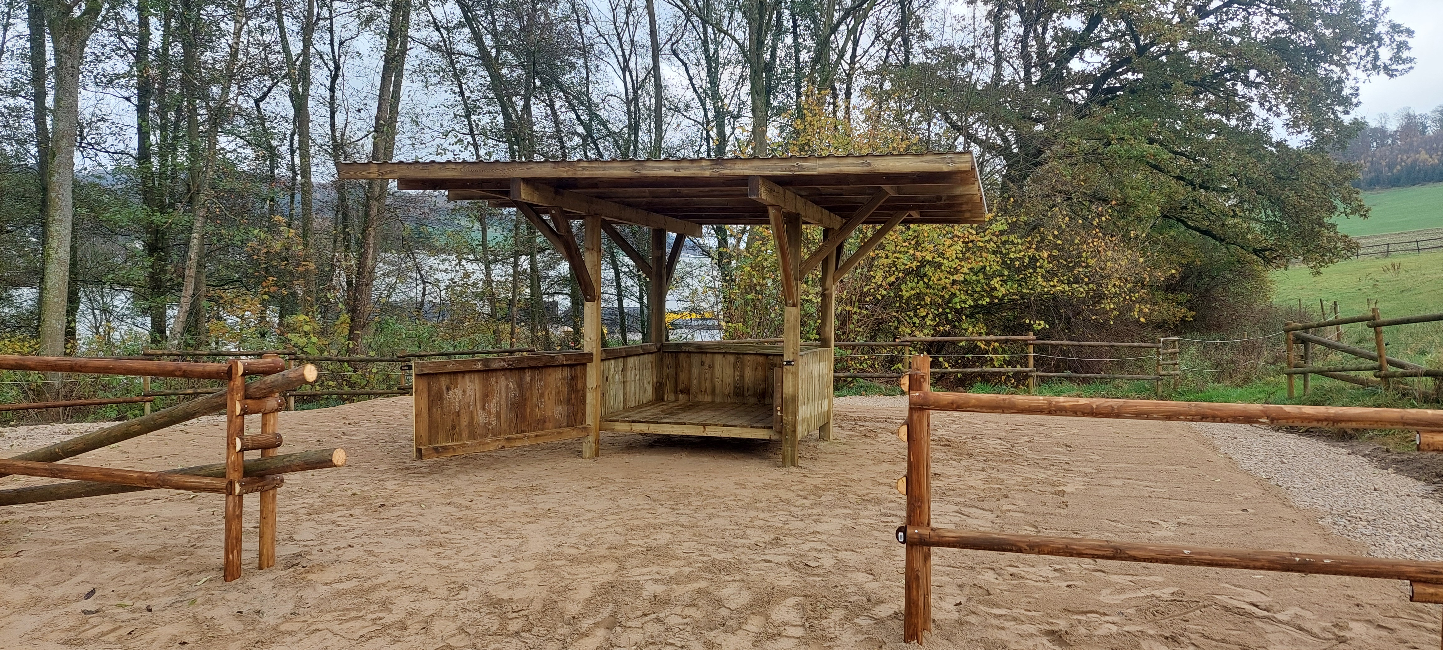 Heu-Fütterung mit Trapezblechen