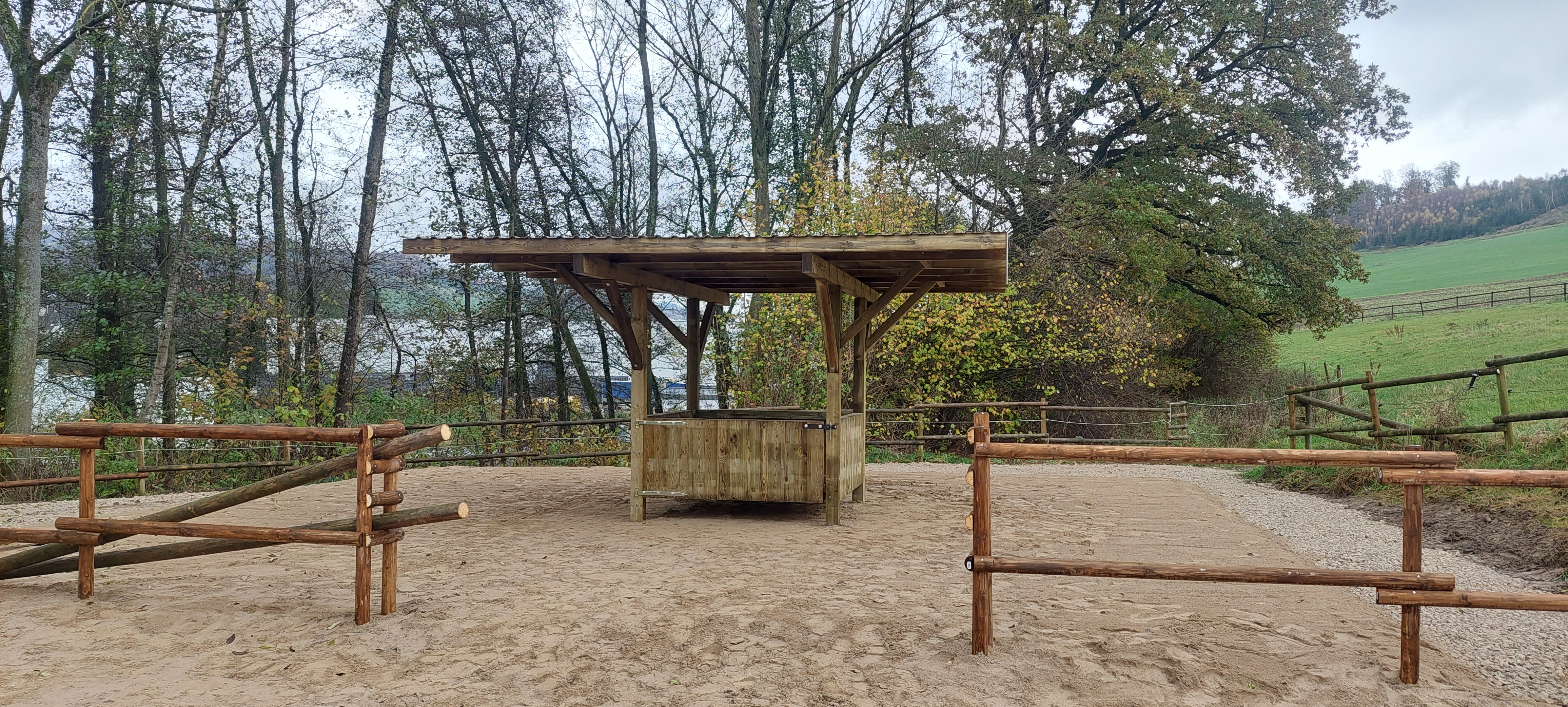 Heu-Fütterung mit Trapezblechen