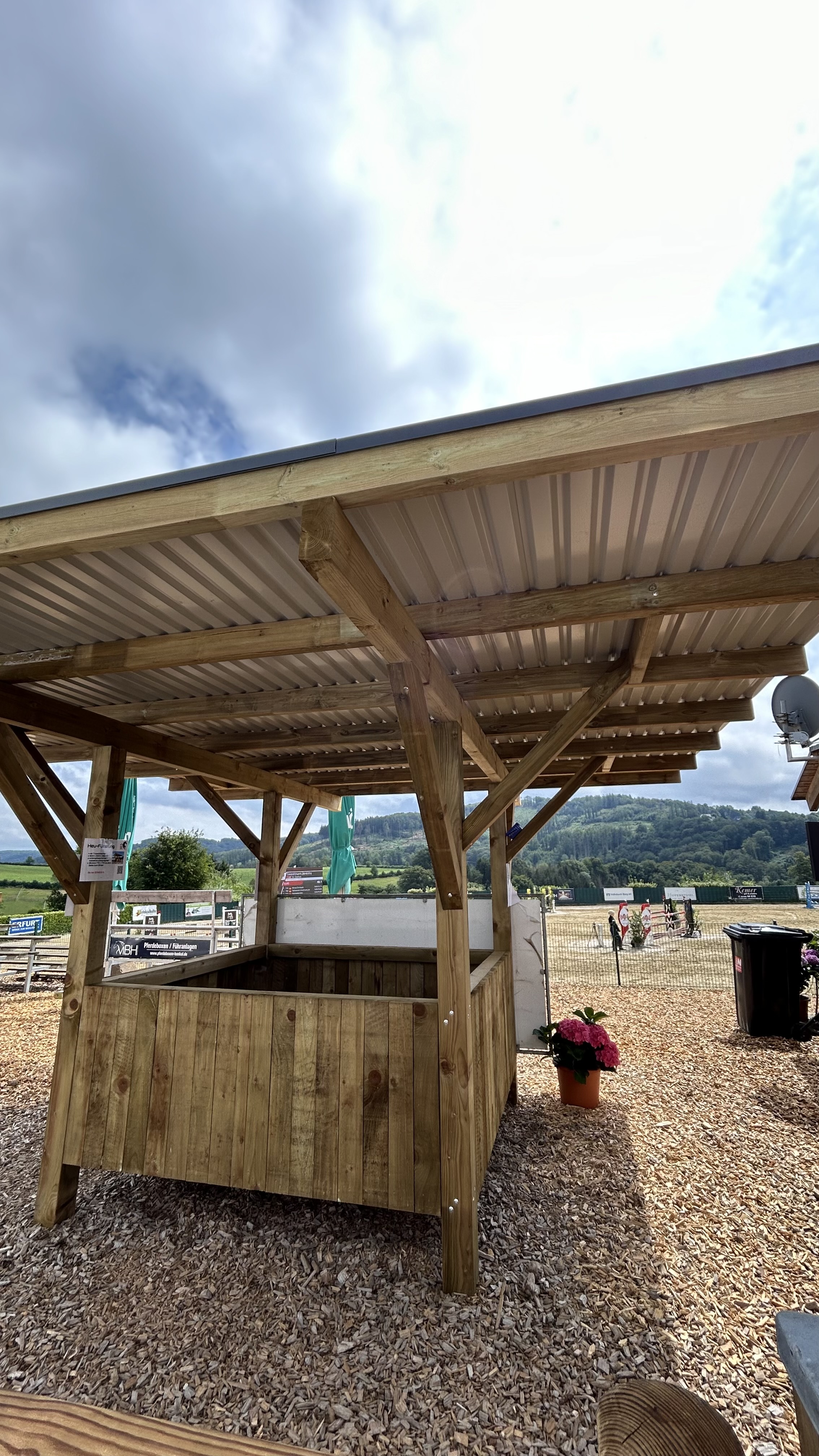 Heu-Fütterung mit Trapezblechen